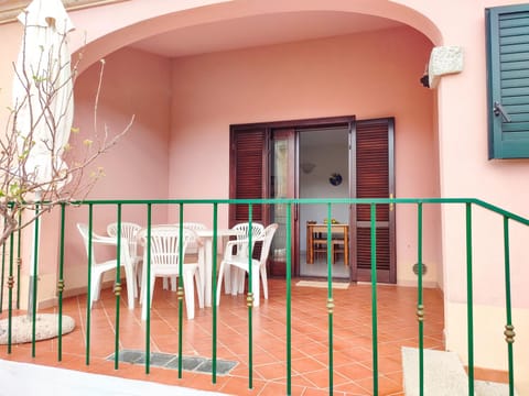 Property building, Patio, Day, View (from property/room), Balcony/Terrace, Dining area