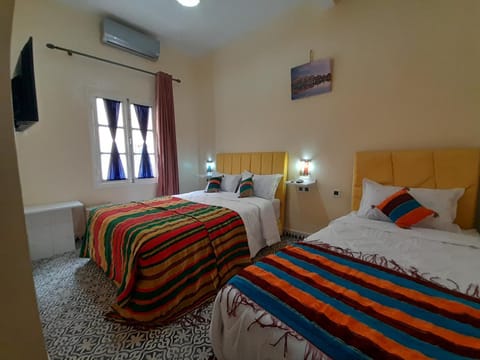 Bed, TV and multimedia, Photo of the whole room, Bedroom, towels, air conditioner