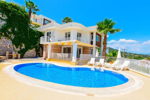 Property building, BBQ facilities, Swimming pool, sunbed