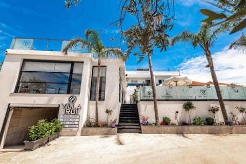 Property building, Day