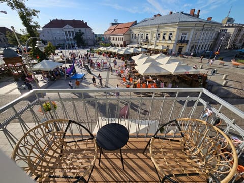 Property building, Balcony/Terrace, City view