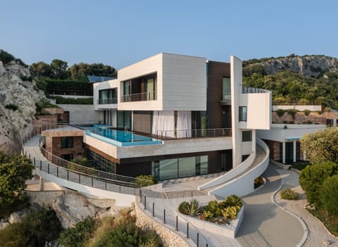 Property building, Facade/entrance, Day, Natural landscape, Mountain view, Pool view, Swimming pool
