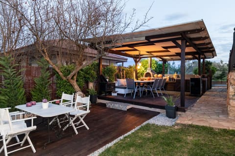 Patio, Garden, Dining area