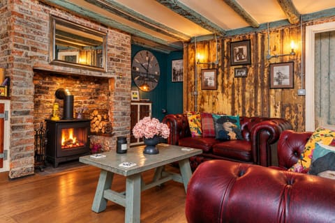 Living room, fireplace, fireplace