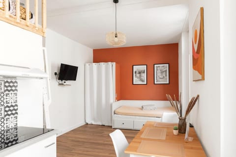 TV and multimedia, Living room, Photo of the whole room, Dining area, Bedroom