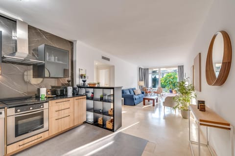 Living room, Seating area, kitchen