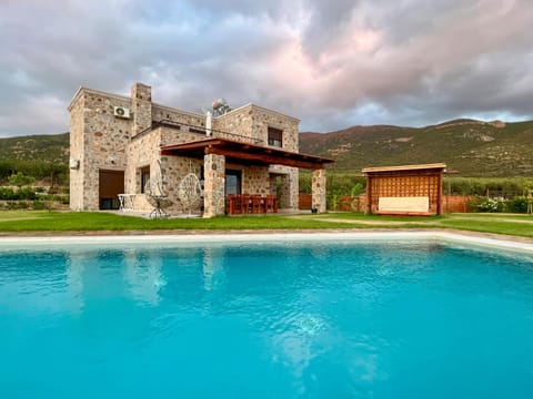 Property building, Mountain view, Pool view