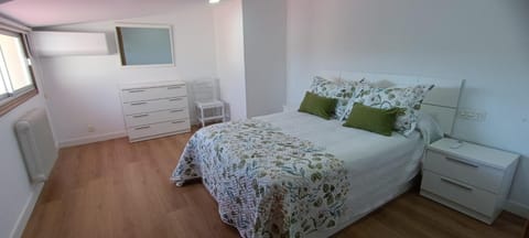 Bedroom, air conditioner, air conditioner