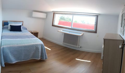 Bedroom, air conditioner, air conditioner