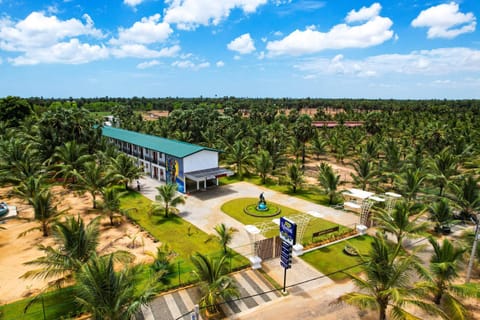 Property building, Natural landscape, Garden, Garden view, Street view, Location
