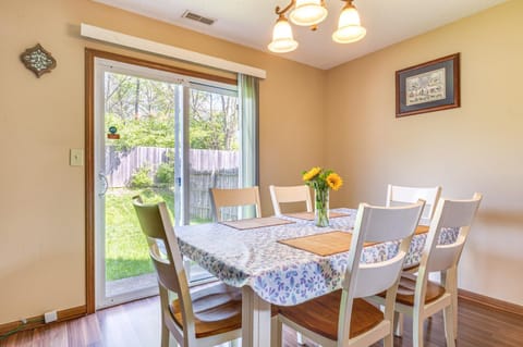 Indianapolis Vacation Rental about 7 Mi to Downtown! House in Indianapolis