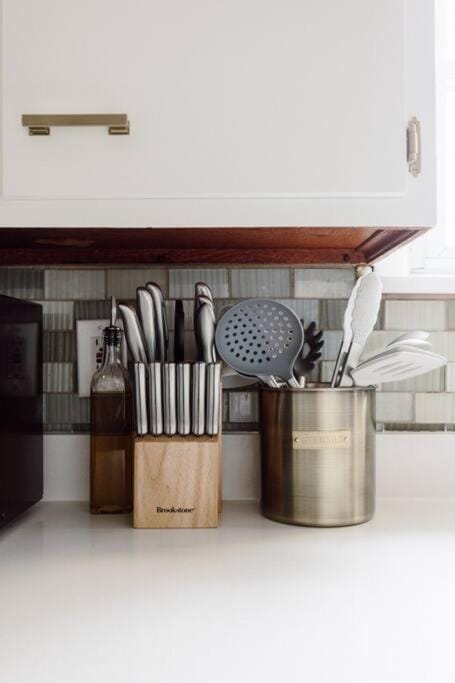 Quiet Modern Home w/ Hot Tub! House in Parma