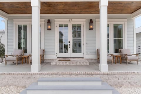 Battery 17 House in Orange Beach