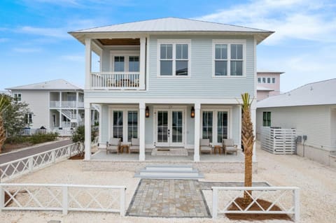 Battery 17 House in Orange Beach