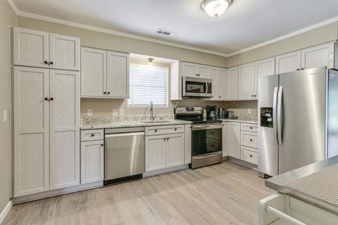 Walk to Restaurants Bluffton Retreat with Patio House in Bluffton