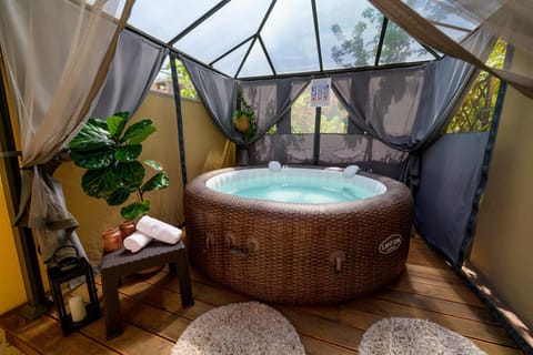 Hot Tub, Inner courtyard view