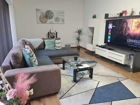 Communal lounge/ TV room, TV and multimedia, Living room, Seating area, Evening entertainment