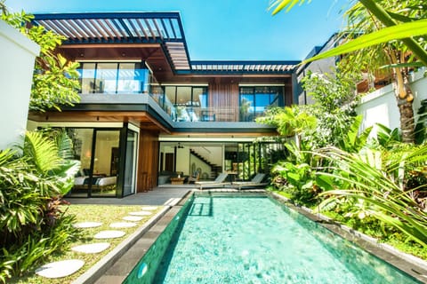 New 4BR Villa 200m to the beach Canggu Villa in Mengwi