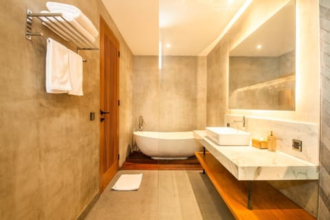 New 4BR Villa 200m to the beach Canggu Villa in Mengwi