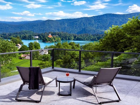 Natural landscape, Balcony/Terrace, Lake view, Location