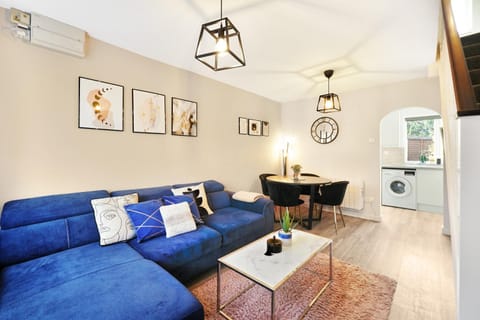 Living room, Seating area, Dining area, Diving