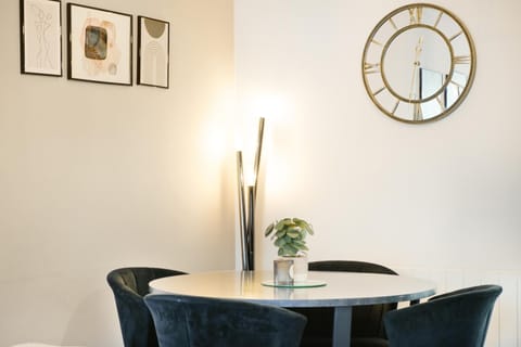 Decorative detail, Seating area, Dining area