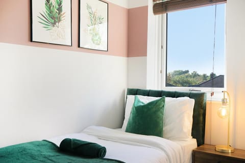 Bed, Bedroom, towels, wardrobe