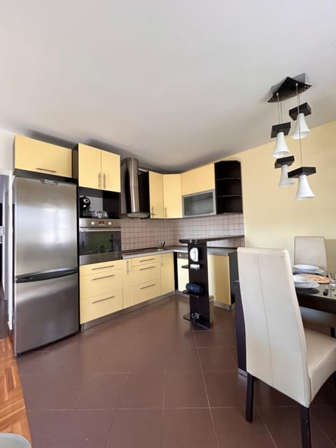 Kitchen or kitchenette, dishwasher, pet friendly, stove