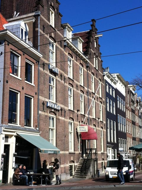 Facade/entrance
