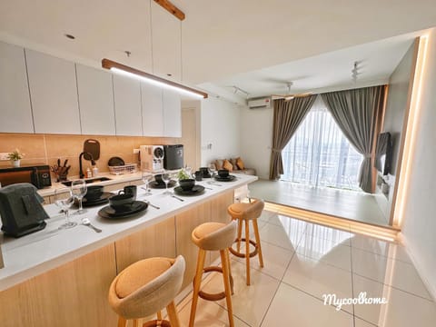 TV and multimedia, Kitchen or kitchenette, Living room, Dining area, minibar, oven