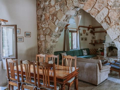 Seating area, Dining area