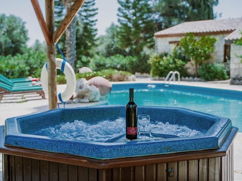 Hot Tub, Swimming pool