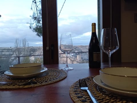 Natural landscape, View (from property/room), Balcony/Terrace, Food and drinks, Dining area, Drinks, Alcoholic drinks