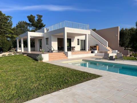 Property building, Garden, Swimming pool