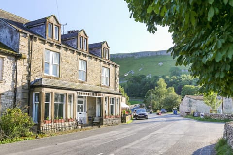 Property building, Natural landscape, Location