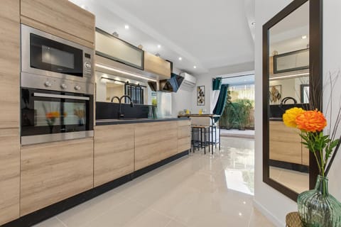 Coffee/tea facilities, On site, dishwasher, minibar, pet friendly, stove, toaster, washing machine