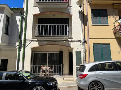Property building, Street view