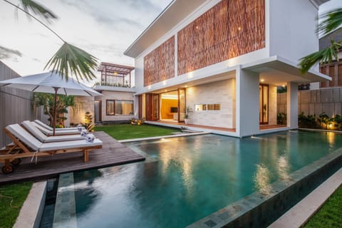 Property building, Garden, Garden view, Pool view, Swimming pool, Swimming pool, sunbed