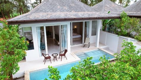 Property building, Patio, Day, Garden, Swimming pool