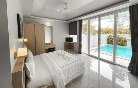 Bed, Photo of the whole room, Bedroom, Pool view, Swimming pool