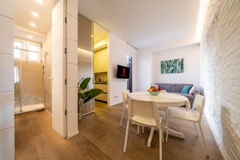 PIAZZA MAGGIORE-Luxury Apartment-Elegant Terrace Apartment in Bologna