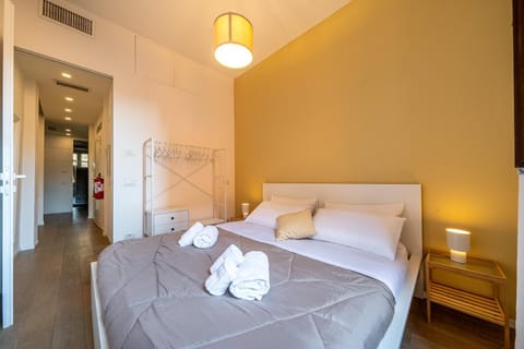 PIAZZA MAGGIORE-Luxury Apartment-Elegant Terrace Apartment in Bologna