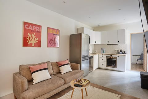 Kitchen or kitchenette, Living room, Seating area, Dining area, dishwasher, pet friendly, stove, toaster
