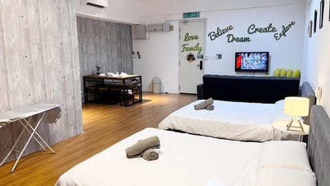 Bed, TV and multimedia, Photo of the whole room, Bedroom, air conditioner