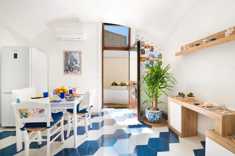 Living room, Dining area, air conditioner