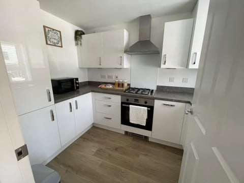 Barry Waterfront Stays - ENTIRE 3 BED PROPERTY Apartment in Barry