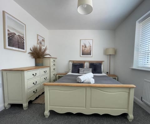 Barry Waterfront Stays - ENTIRE 3 BED PROPERTY Apartment in Barry