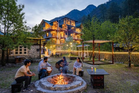 Property building, Facade/entrance, Garden, Evening entertainment