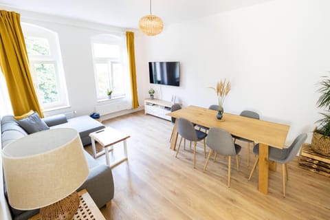 Communal lounge/ TV room, TV and multimedia, Living room