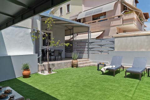 Patio, Dining area, sunbed